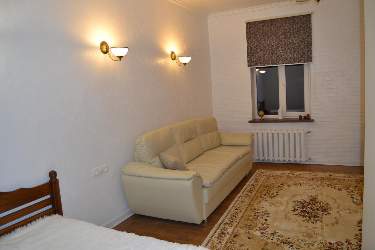 Vladimirskie Apartamenty In Center Of Brest Exterior photo